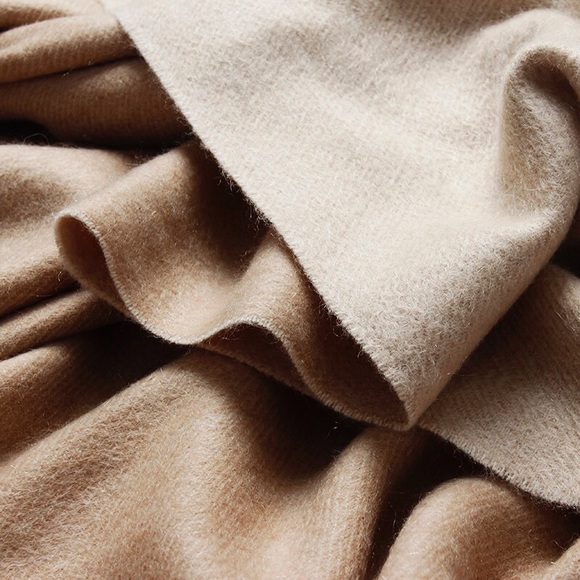 Edelweiss 100% cashmere luxurious women’s scarf - Picture 5 of 6